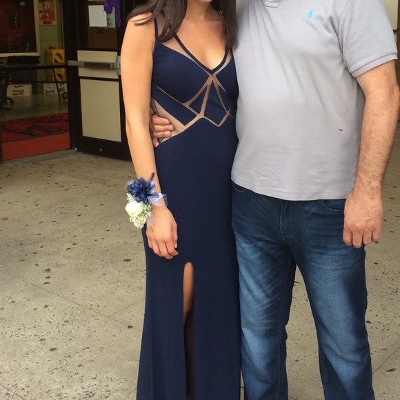 La femme navy prom gown - Picture 3 of 3